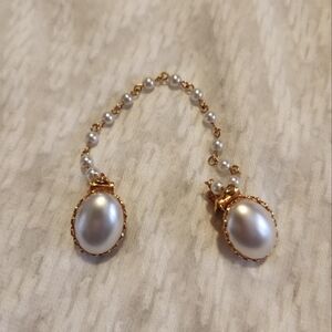 Vintage Gold Tone Faux Pearl Sweater Clip